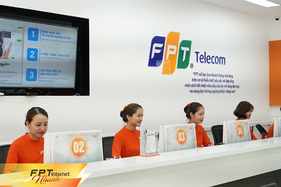 661de7e2509d0_tong-dai-fpt-telecom-ho-tro-tu-van-dich-vu-internet.jpg