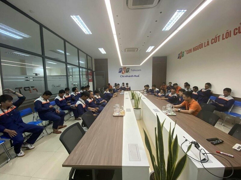 66f237eab6d6f_fpt-telecom-ho-tro-dich-vu-cham-soc-khach-hang-tan-tam.jpg