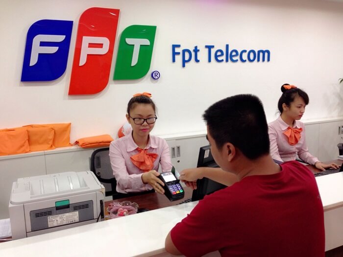 66f242acbed81_fpt-telecom-cham-soc-khach-hang-24-7.jpg