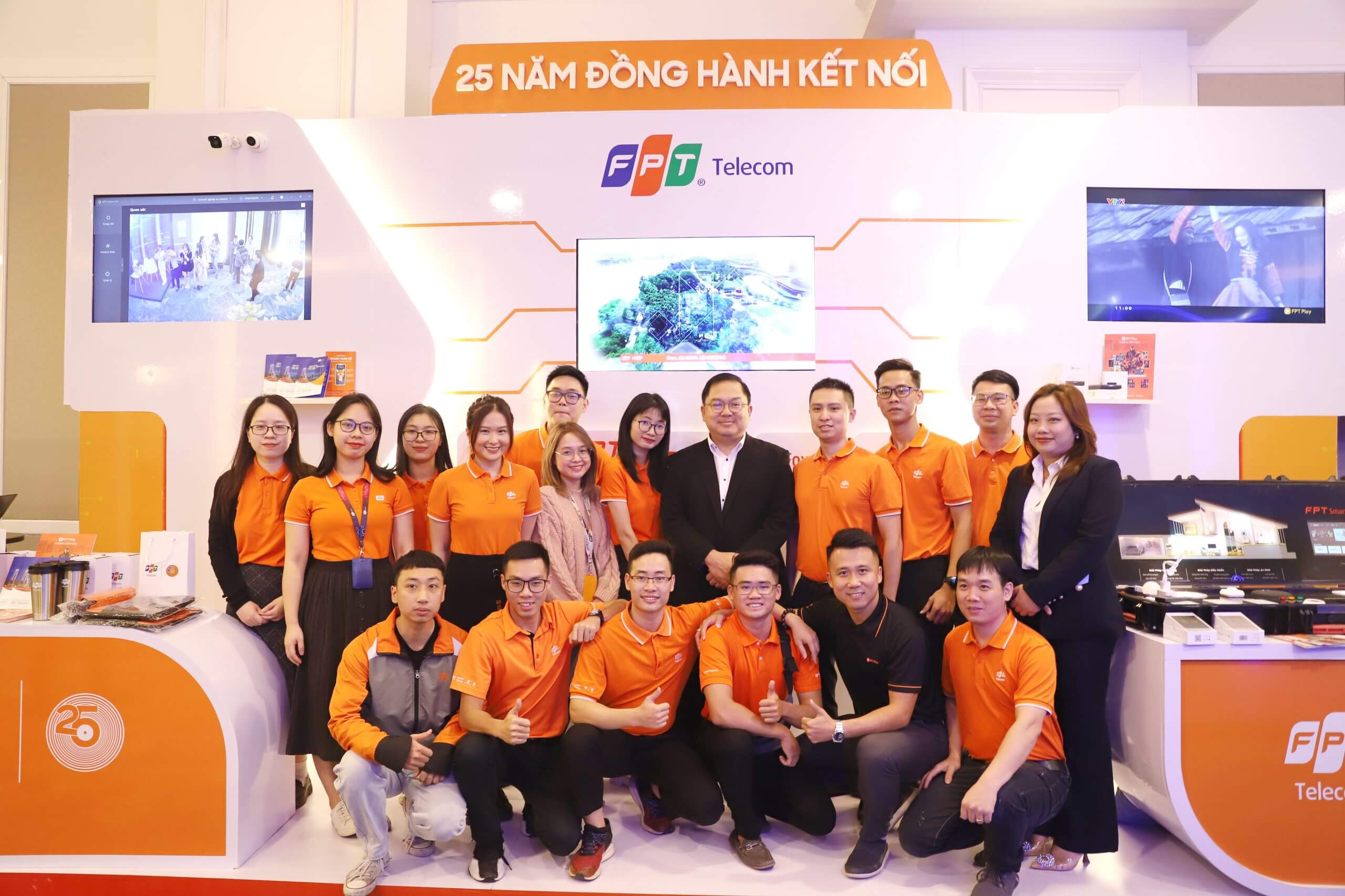 66f52a28b51c2_fpt-telecom-don-vi-tien-phong-cung-cap-mang-internet.jpg